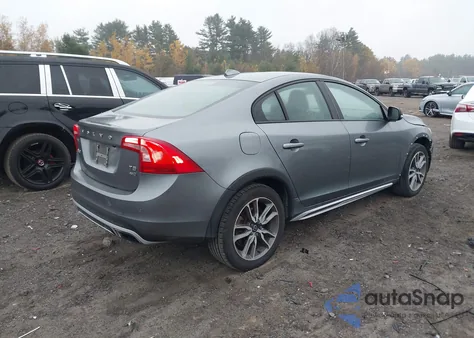 2018 Volvo S60 Cross Country T5 z USA, uszkodzony, nr VIN YV440MUM9J2006405